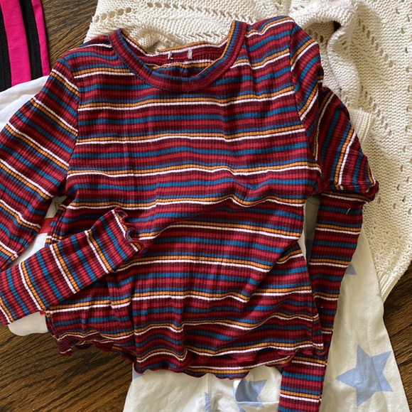 Girls Clothes Lot 10/12 Sweater Sweatshirt Capri and Jeans and Tops - Picture 8 of 9